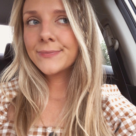 Meet your Posher, Hillary - Picture 1 of 1